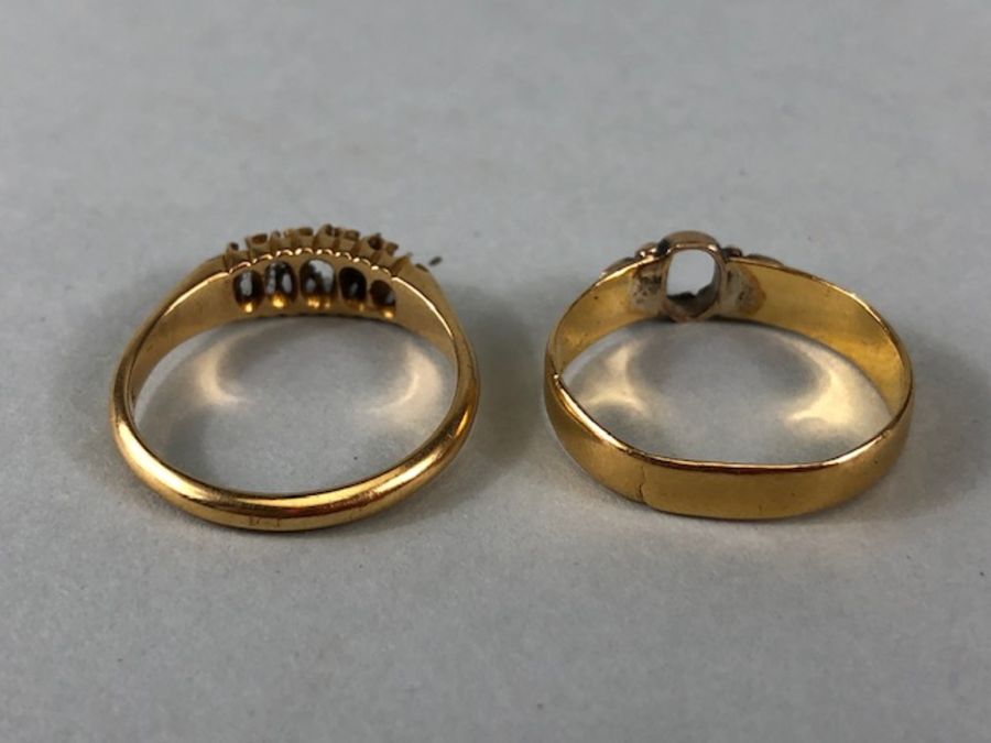 Gold Jewellery, a quantity of scrap 18ct and 22ct gold, approximately 1.97g of 22ct and 2.75g 18ct - Image 3 of 4