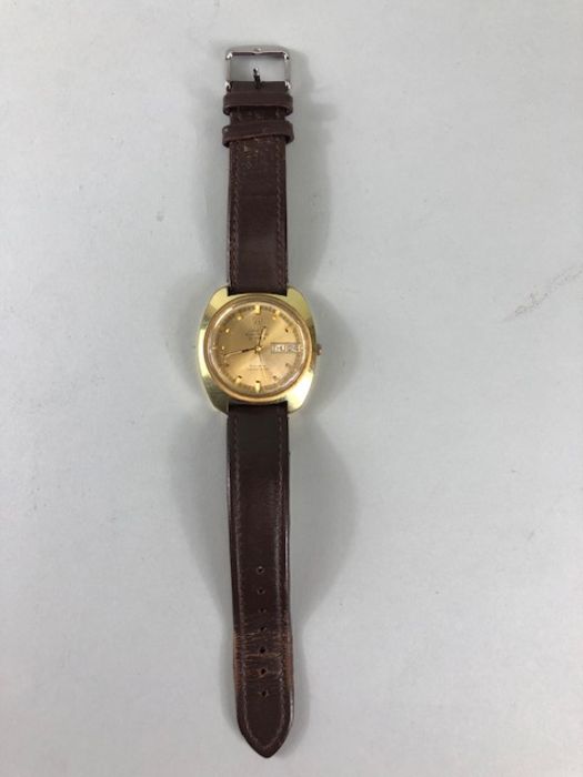 Omega Watch, 1970s Omega Electronic f 300Hz Day Date Chronometer yellow metal case on leather - Image 2 of 4