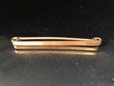 9ct Gold Bar brooch hallmarked for maker M&C approx 5cm in length and 2.2g