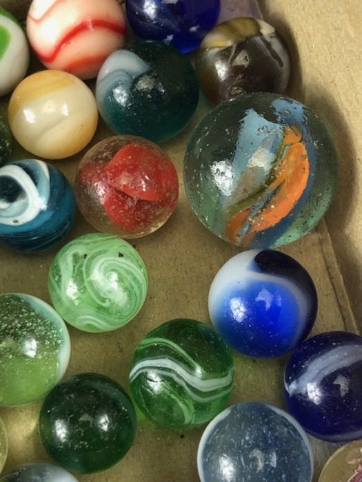 Antique marbles, collection of glass Victorian marbles to include bulls eyes and venetians, in a - Image 6 of 12