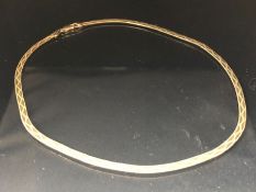 9ct Gold flat link necklace marked ITALY approx 40cm in length and 5.3g