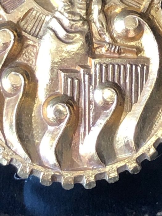 9ct Gold Rotary Industry Pin hallmarked to back and with 9ct screw butterfly. Raised decoration - Image 3 of 5