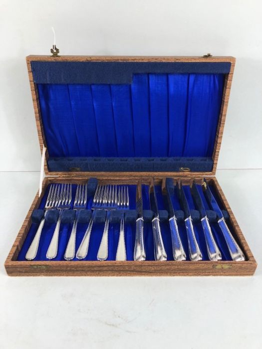 Silver Cutlery, boxed set of dinner knives and forks from the American international company all