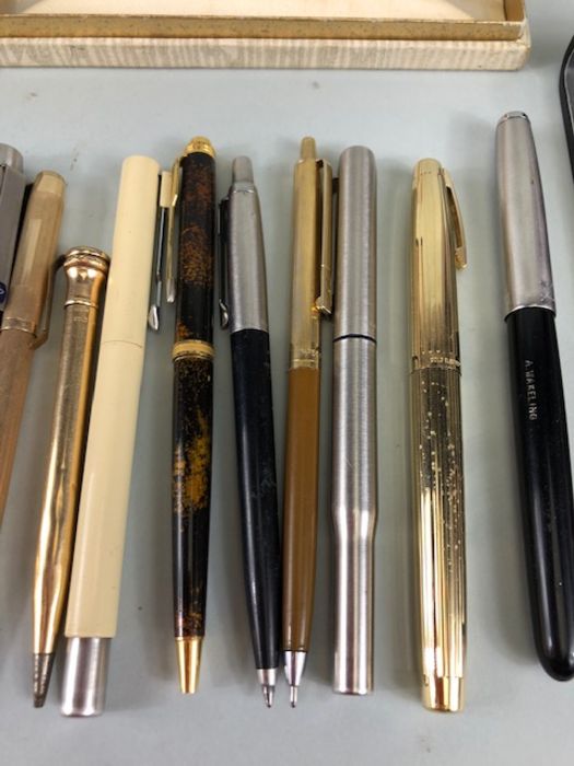 Large collection of mostly vintage pens, fountain pens. Some boxed sone rolled gold to include - Image 6 of 11