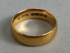 22ct Gold ring size K and approx 5.0g