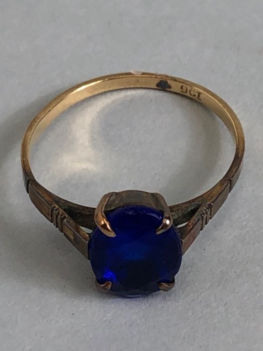 9ct Gold ring set with a single Blue faceted stone in claw setting size approx J - Image 3 of 4