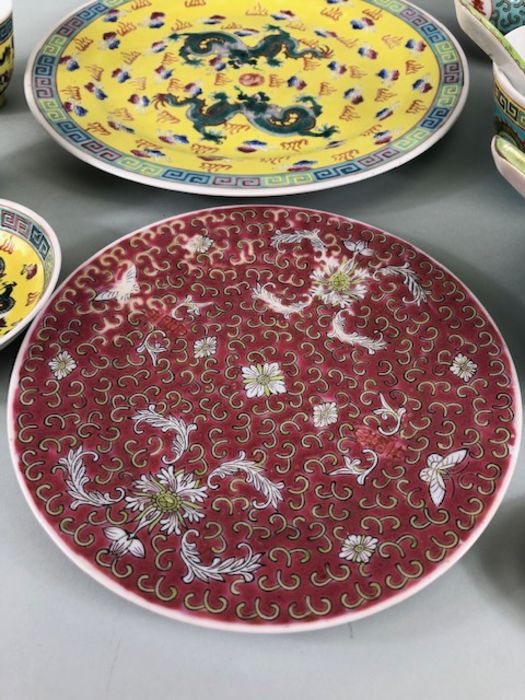 Oriental ceramics, a collection modern of Chinese ceramics in Famille designs to include Plates - Image 3 of 11