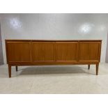Mid century furniture, 1970s long sideboard, on splayed legs comprising of a 2 door central