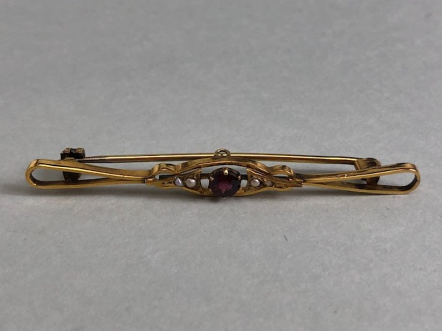 9ct Gold Garnet and seed pearl Brooch approx 5.5cm in length and 2.6g - Image 5 of 8