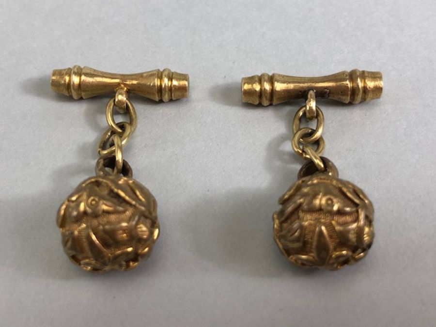 Pair of Antique Gold/ Gold Gilt cufflinks with ball ends with raised floral decoration - Image 2 of 4