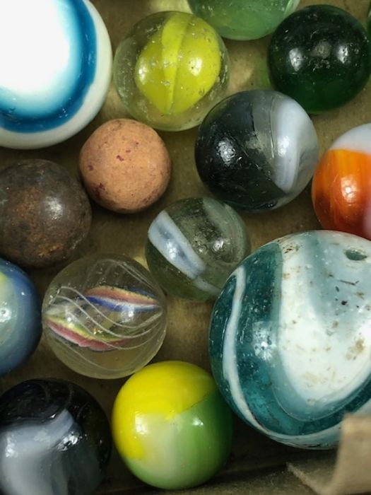 Antique marbles, collection of glass Victorian marbles to include bulls eyes and venetians, in a - Image 9 of 12