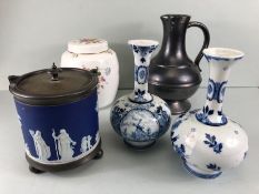 Collection of pottery, to include a pair of blue and white delft vases, a Prinknash jug, Wedgewood