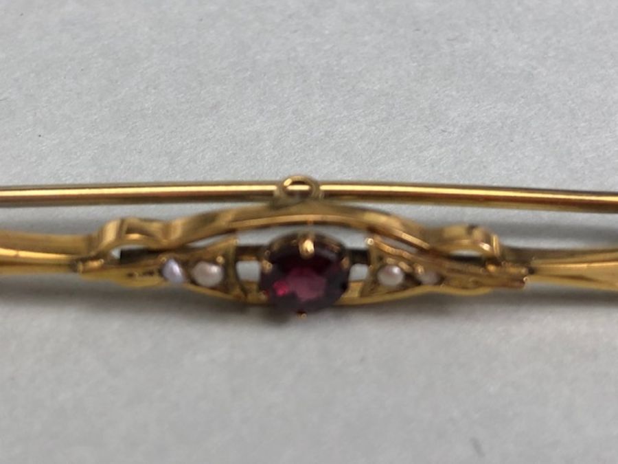 9ct Gold Garnet and seed pearl Brooch approx 5.5cm in length and 2.6g - Image 7 of 8