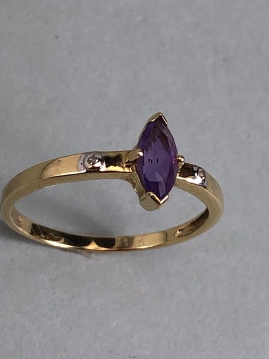 9ct Oval Amethyst with diamond shoulders approx size 'R' - Image 4 of 7