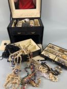 Costume jewellery, a quantity of vintage costume jewellery in a leatherette jewellery case to