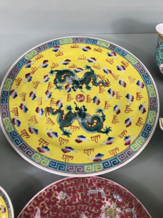 Oriental ceramics, a collection modern of Chinese ceramics in Famille designs to include Plates - Image 4 of 11