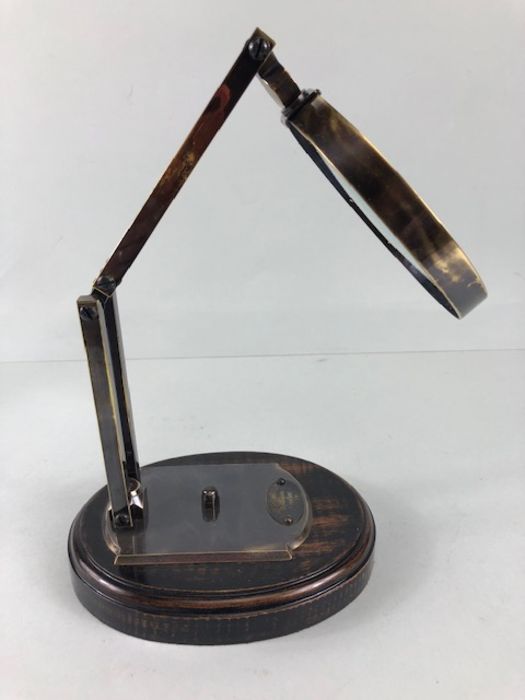 Scientific style magnifying glass on adjustable metal stand with wooden base approximately 28ch - Image 4 of 7