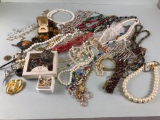 Costume jewellery, quantity of vintage costume jewellery to include strings of Pearls,strings of