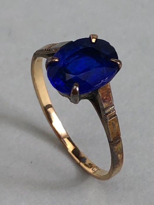9ct Gold ring set with a single Blue faceted stone in claw setting size approx J - Image 2 of 4