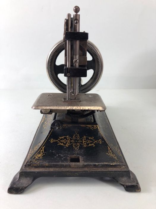 Sewing Machine, Antique child's portable sewing machine by Leigh and Crawford with cover - Image 3 of 7