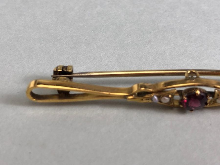 9ct Gold Garnet and seed pearl Brooch approx 5.5cm in length and 2.6g - Image 6 of 8