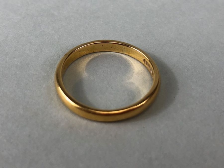 Gold Jewellery, 22ct gold wedding band approximately 3.45g