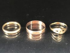 Three 9ct Gold rings one in rose gold total weight approx 5.3g