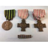 military interest, 2 French CROIX DE GUERRE Medals and a Franco Prussian 1870-71 medal all with