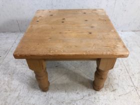 Pine occasional table on turned legs approx 61cm x 60cm x 46cm