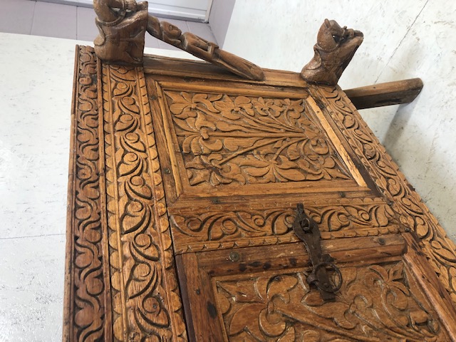 Carved Indian dowry chest on splayed legs with floral carvings and horse and princess carvings, door - Image 16 of 28