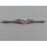 14ct white gold and bar brooch set with 5 diamonds, in the art deco style Approximately 4.79g