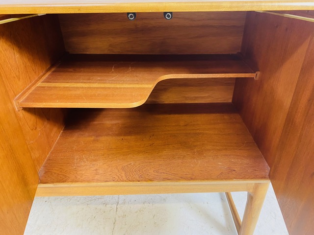 Mid Century sideboard by A.H. McIntosh & Co Ltd with three drawers to the left hand side, - Image 18 of 22