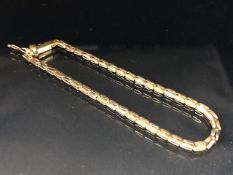 9ct gold bracelet with hollow pierced square form links approx 18cm in length and 3.6g