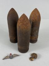 military interest, 3 WW2 40mm shell heads and 2 sweetheart badges one HAC, one RAF (6 items)