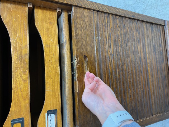 Dark stained roll front collectors or music cabinet, run of 9 internal drawers with scallop fronts - Image 16 of 20