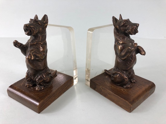 Pair of vintage cast Bronze bookends depicting Scotty dogs/ Scottish Terriers sat on wooden