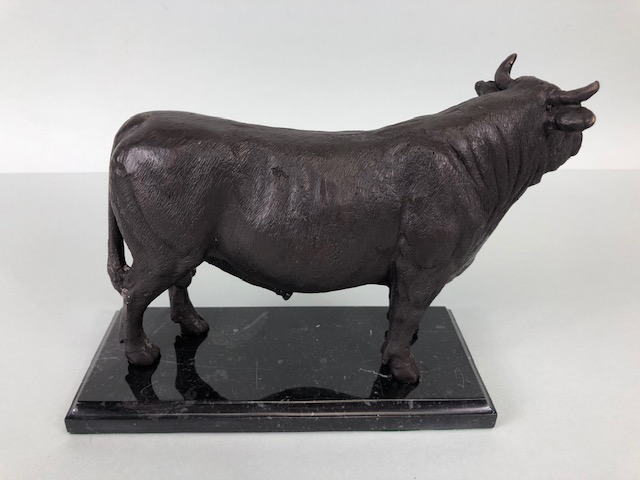 Sculpture of a standing bull in cast patinated metal on a marble base approximately 23 x 17 cm - Image 4 of 8