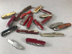 Knife collectors interest, quantity of vintage folding multi bladed Swiss style pocket knives