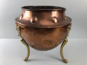 Arts and Crafts 19th century Jar-diner, beaten copper body with brass splayed legs by Henry