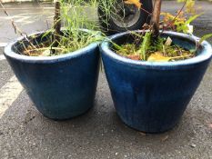 Collection of ceramic and glazed garden pots (2)
