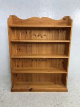 Pine freestanding bookshelf, approx 91cm x 20cm x 123cm tall