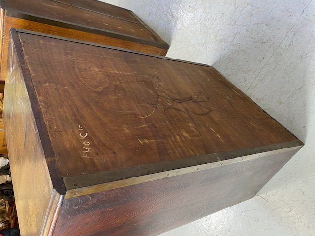 Dark stained oak specimen cabinet with two flights of 14 narrow drawers with metal cup handles - Image 10 of 13