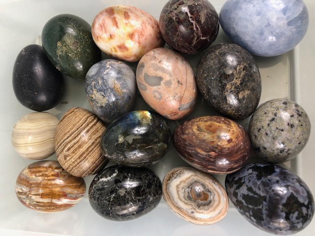 Crystal/ Geological interest, collection of large polished stone specimens in the shape of eggs , to