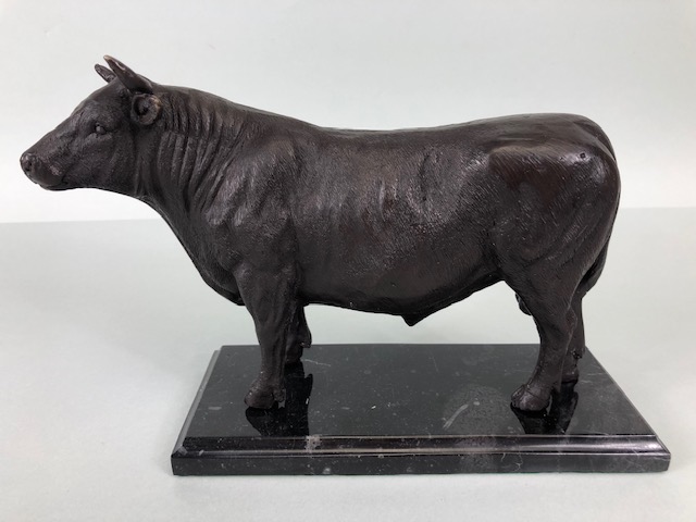 Sculpture of a standing bull in cast patinated metal on a marble base approximately 23 x 17 cm - Image 2 of 8