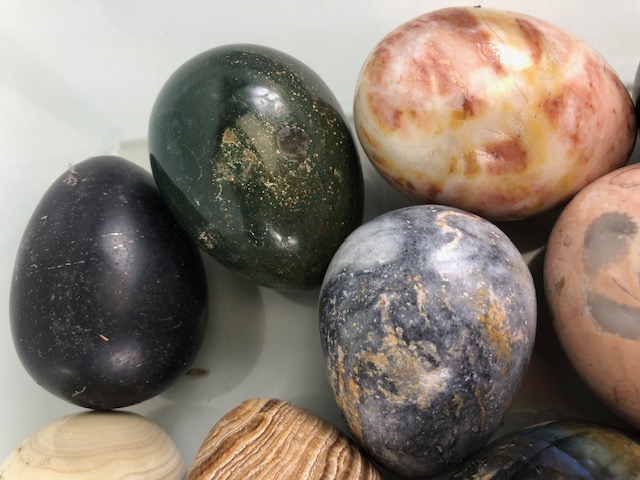 Crystal/ Geological interest, collection of large polished stone specimens in the shape of eggs , to - Image 8 of 8