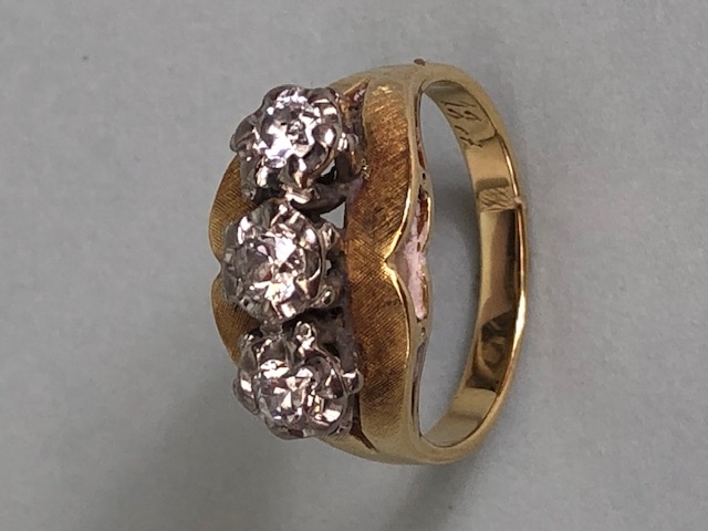 18ct Gold three stone Diamond ring size approx 'P' and 6.3g - Image 3 of 7