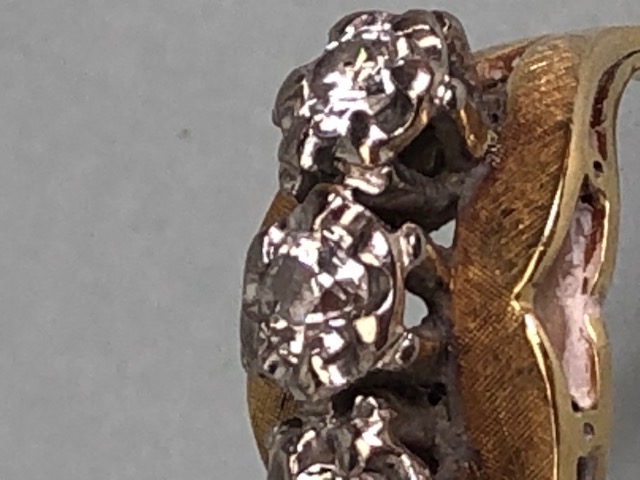 18ct Gold three stone Diamond ring size approx 'P' and 6.3g - Image 5 of 7