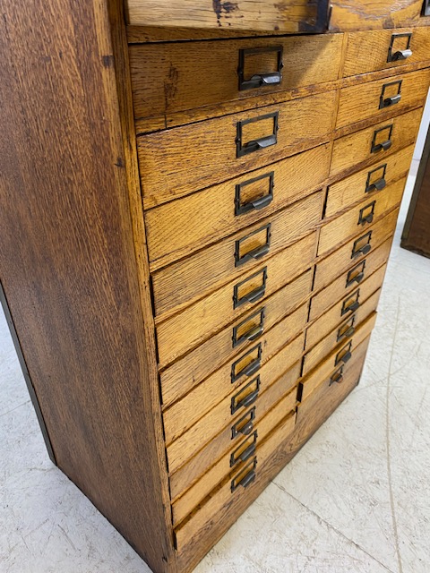 Light oak specimen cabinet with two flights of 14 narrow drawers with metal cup handles with - Image 14 of 15