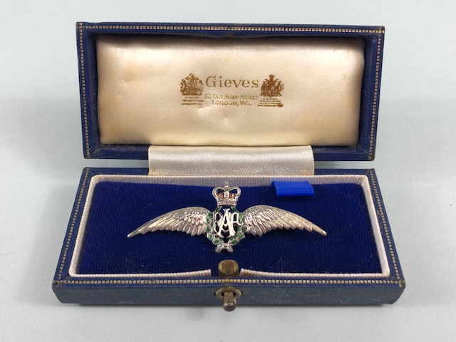 RAF sweetheart brooch, the white metal wings with red and green enamelled centre section, stamped '