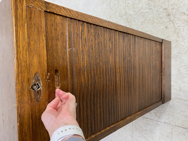 Dark stained roll front collectors or music cabinet, run of 9 internal drawers with scallop fronts - Image 12 of 20